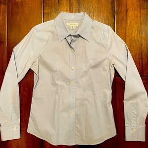 Banana Republic Light Blue Women’s Button down Shirt, non iron fitted size 6